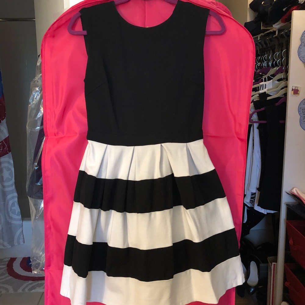 F21 black and white color block flare dress, M